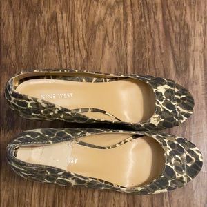 Nine West wedge camouflage print 9.5
